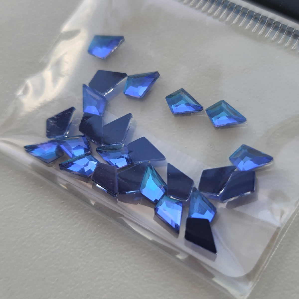 SHAPED DIAMONDS | SMALL ASYMMETRICAL DIAMONDS | MIDNIGHT - MEM