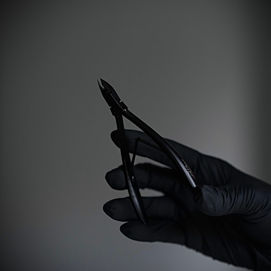 CUTICLE CUT - THE LADY IN BLACK