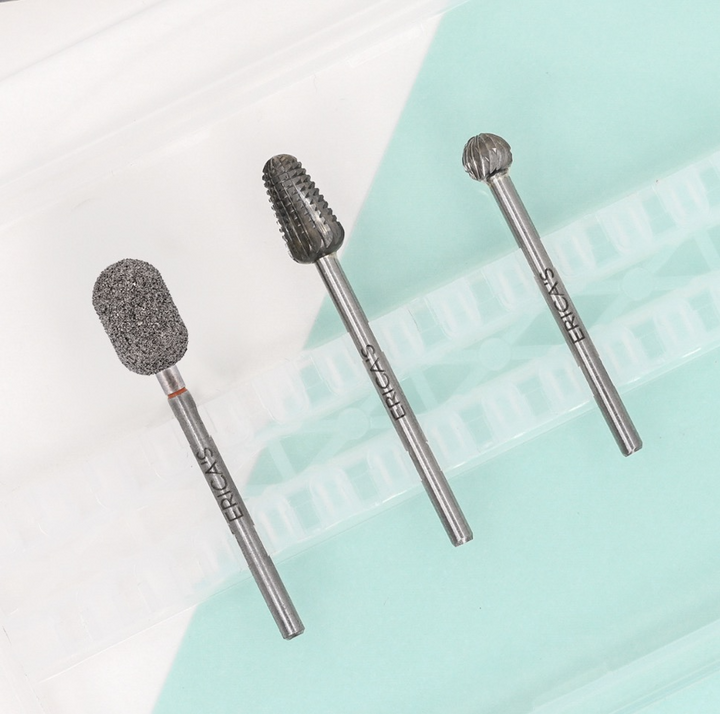 PEDI &amp; DEBULK KIT LEFT HAND - ENSEMBLE PÉDICURE ET RÉDUCTEUR D&#39;ÉPAISSEUR GAUCHER - ERICA&#39;S ATA