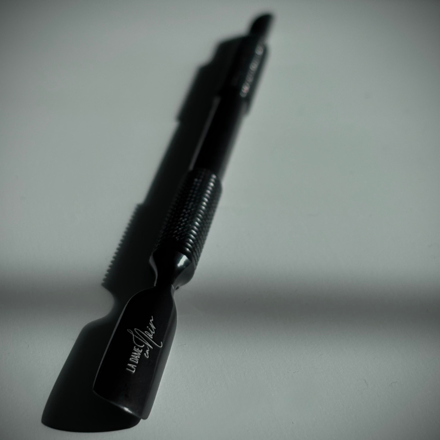 2-IN-1 CUTICLE GROWTH - THE LADY IN BLACK