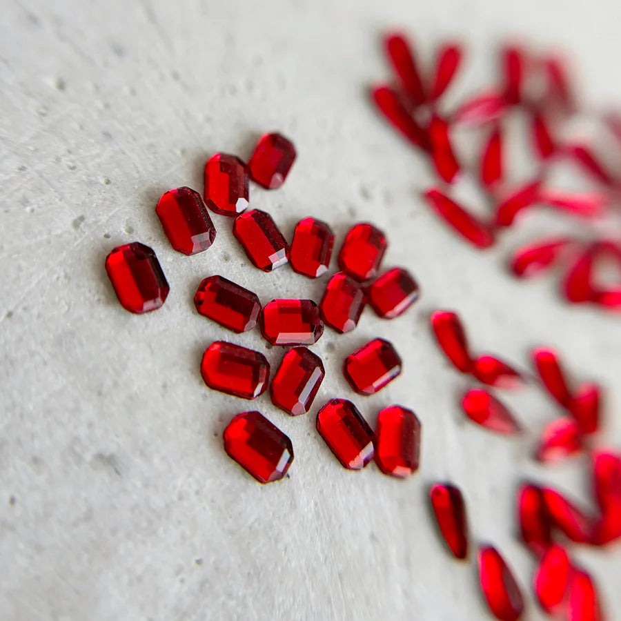 ENSEMBLE COMPLET | DIAMANTS FORMES ROUGE - MEM