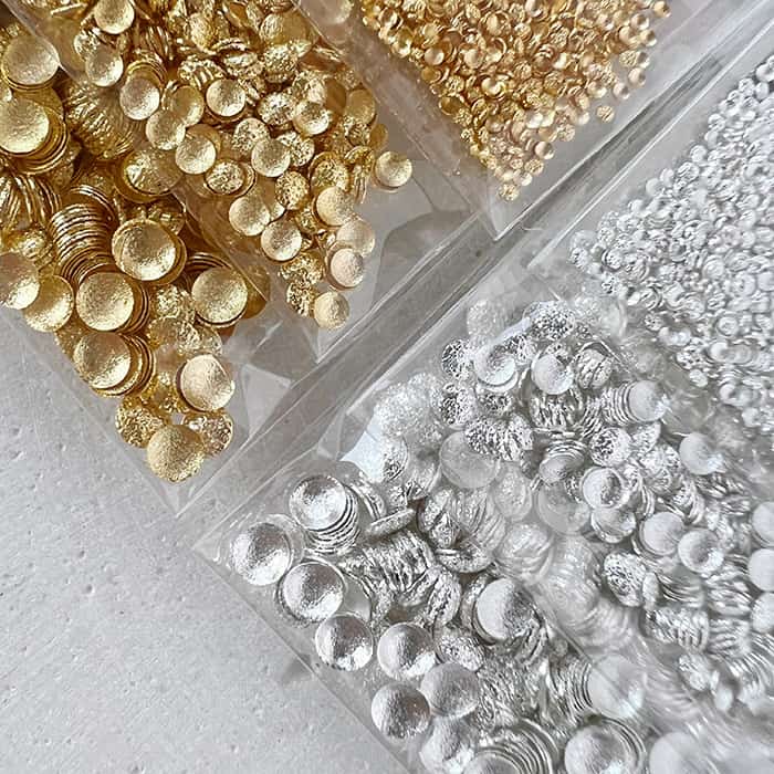 JEWELRY | ROUND EMBOSSED FROSTED GOLD - MEM 