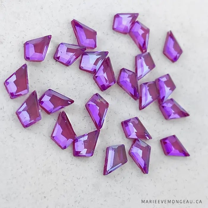 DIAMANTS FORMES | PETITS LOSANGES ASYMÉTRIQUES | MAGENTA - MEM