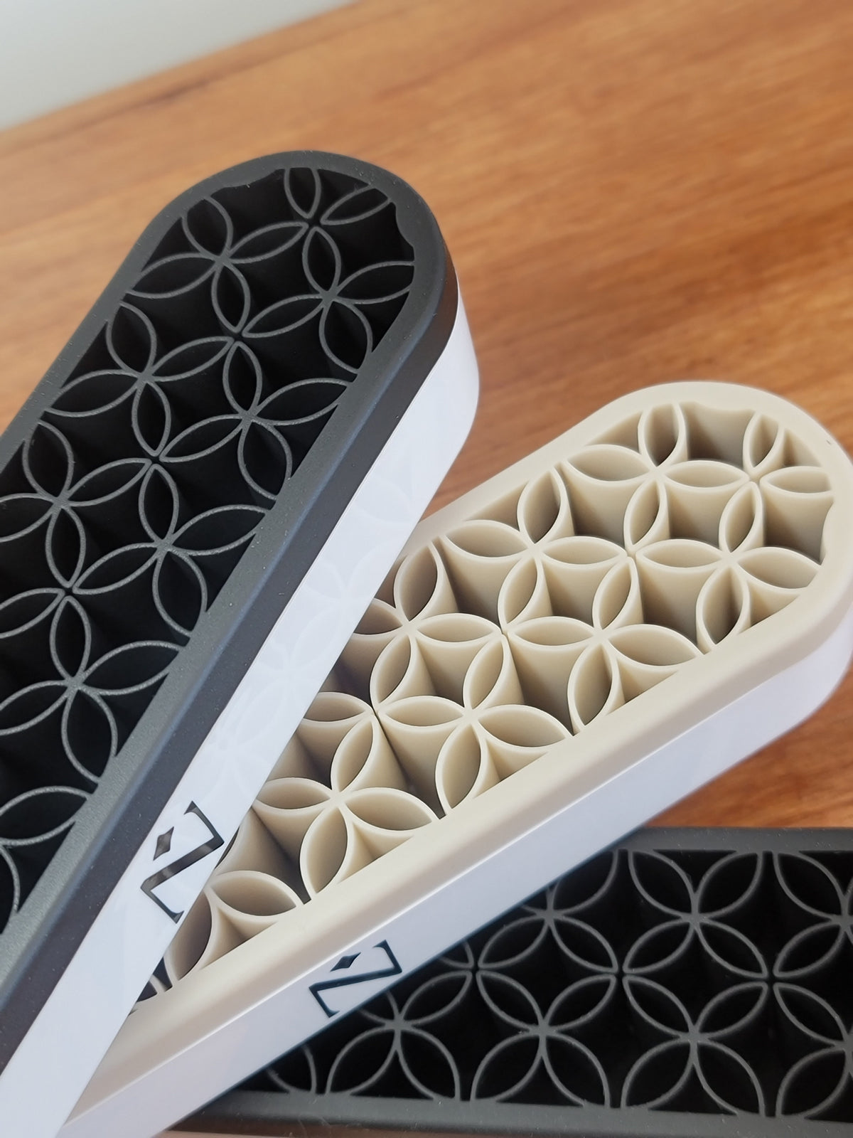 SILICONE BRUSH AND BOTTLE HOLDER - NAILIFY