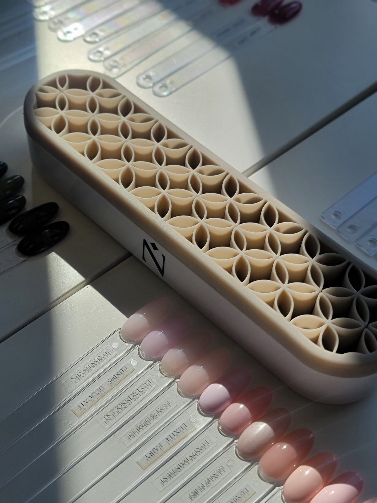 SILICONE BRUSH AND BOTTLE HOLDER - NAILIFY