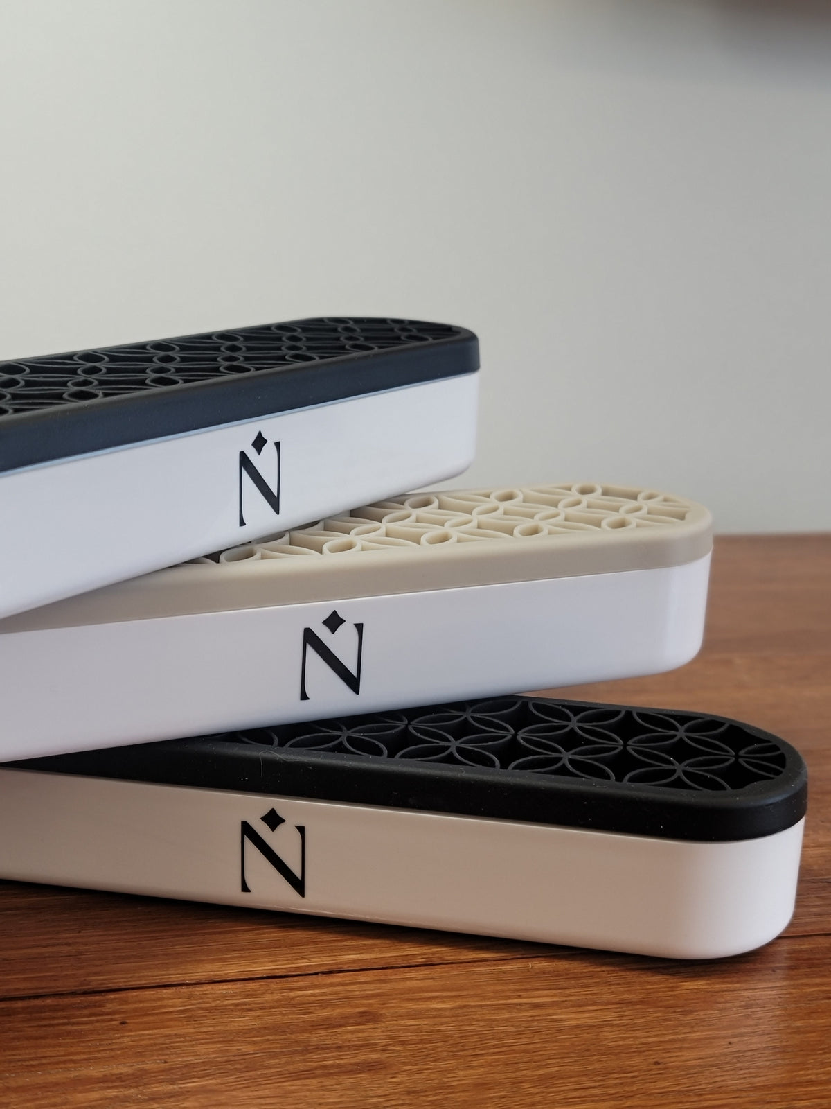 SILICONE BRUSH AND BOTTLE HOLDER - NAILIFY