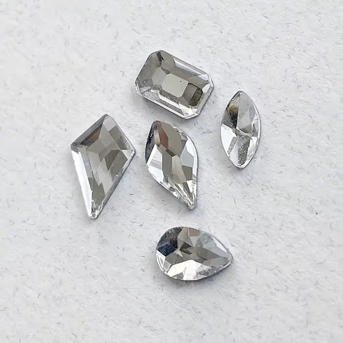 CAT'S EYE SHAPED DIAMONDS | WHITE CRYSTAL - MARIE-ÈVE MONGEAU