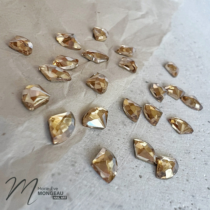 SHAPED DIAMONDS | CHAMPAGNE - LEFT COMMA - MARIE-ÉVE MONGEAU