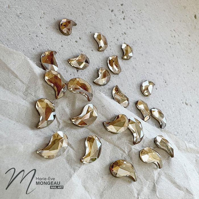 SHAPED DIAMONDS | CHAMPAGNE - RIGHT COMMA - MARIE-ÉVE MONGEAU