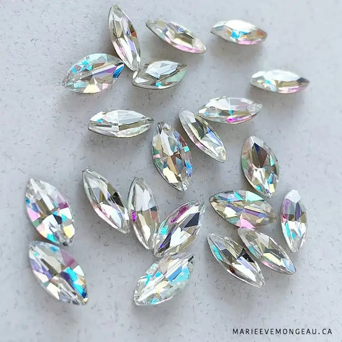 DIAMANTS POINTE | CRISTAL CHAUD - PETIT OEIL DE CHAT - MARIE-ÈVE MONGEAU